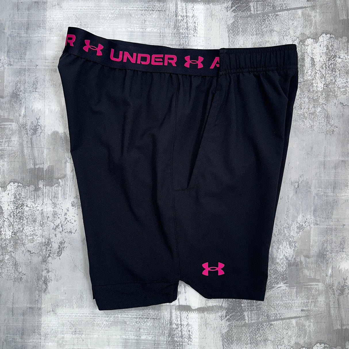 Under Armour Woven shorts Pink / Black