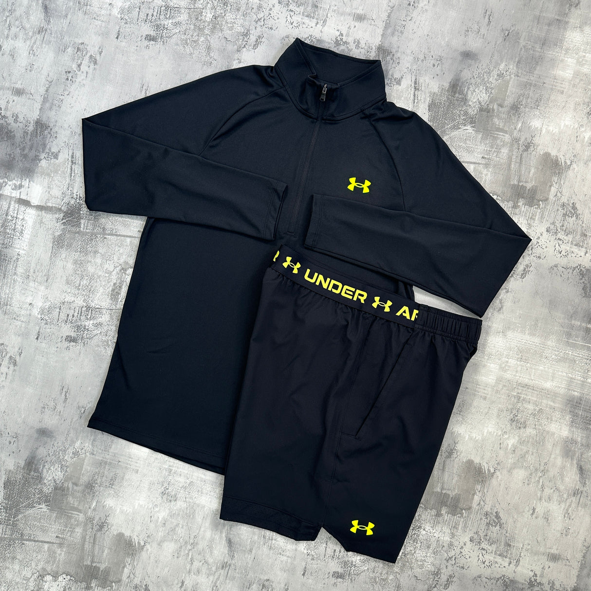 Under Armour Tech set Black / Volt - 1/2 zip and shorts